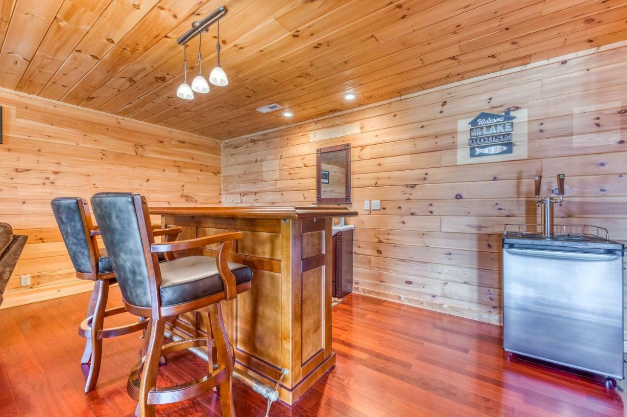 Majestic Lakefront Lodge 塞维尔维尔 外观 照片