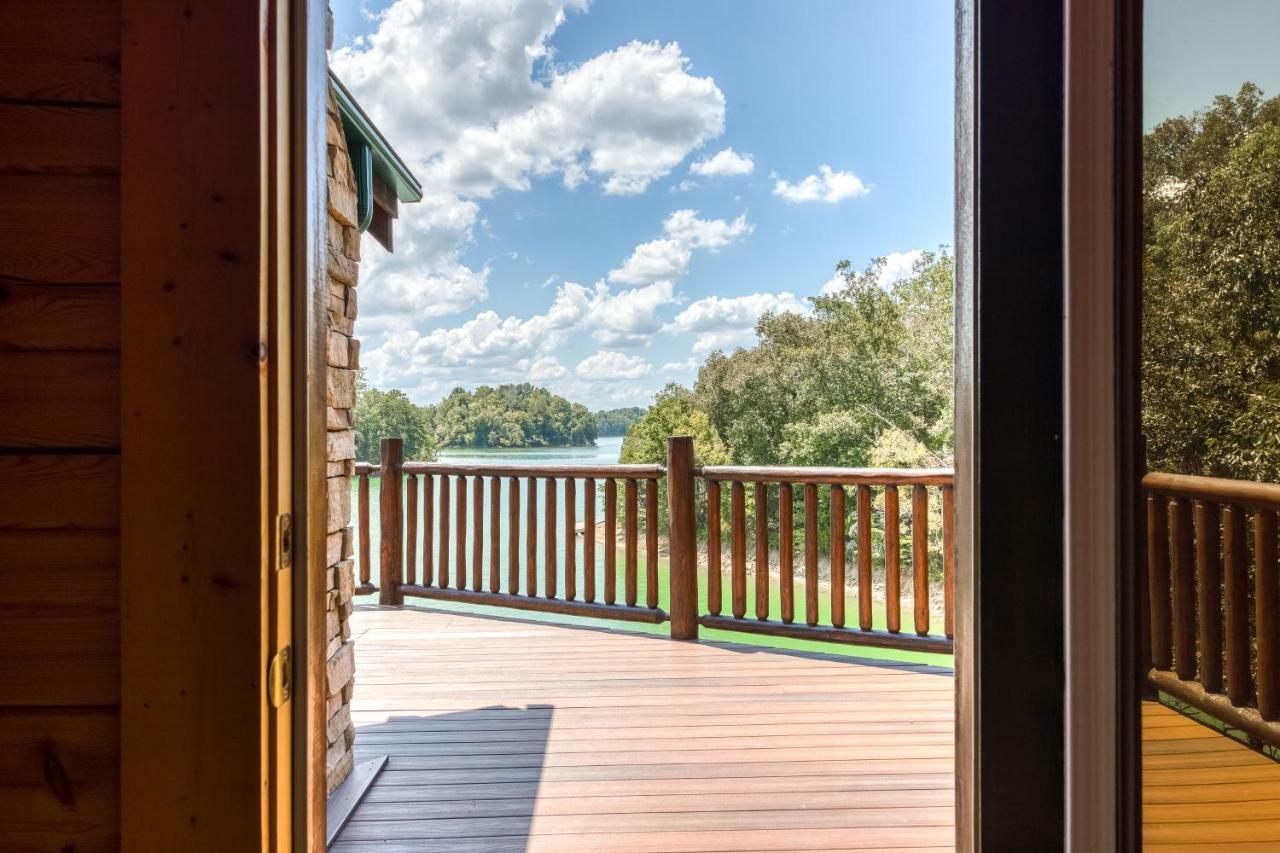 Majestic Lakefront Lodge 塞维尔维尔 外观 照片