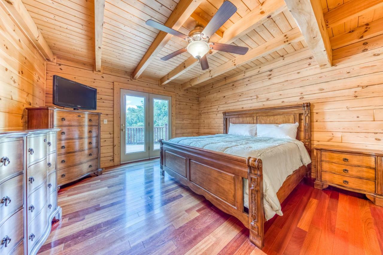 Majestic Lakefront Lodge 塞维尔维尔 外观 照片