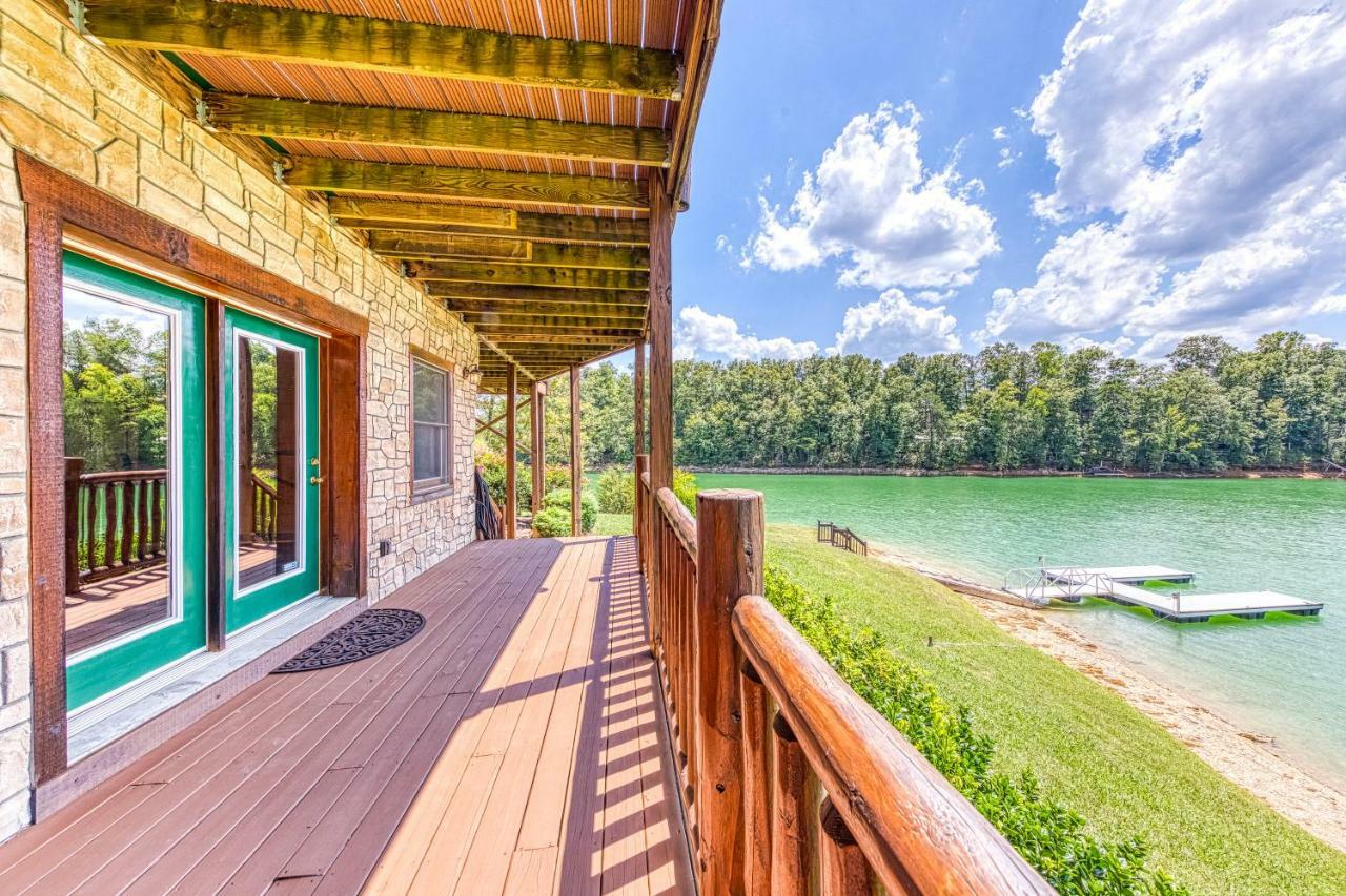 Majestic Lakefront Lodge 塞维尔维尔 外观 照片