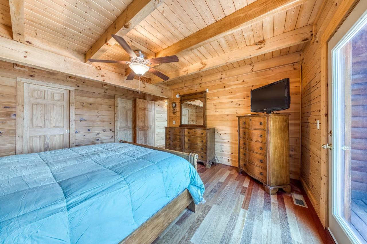 Majestic Lakefront Lodge 塞维尔维尔 外观 照片