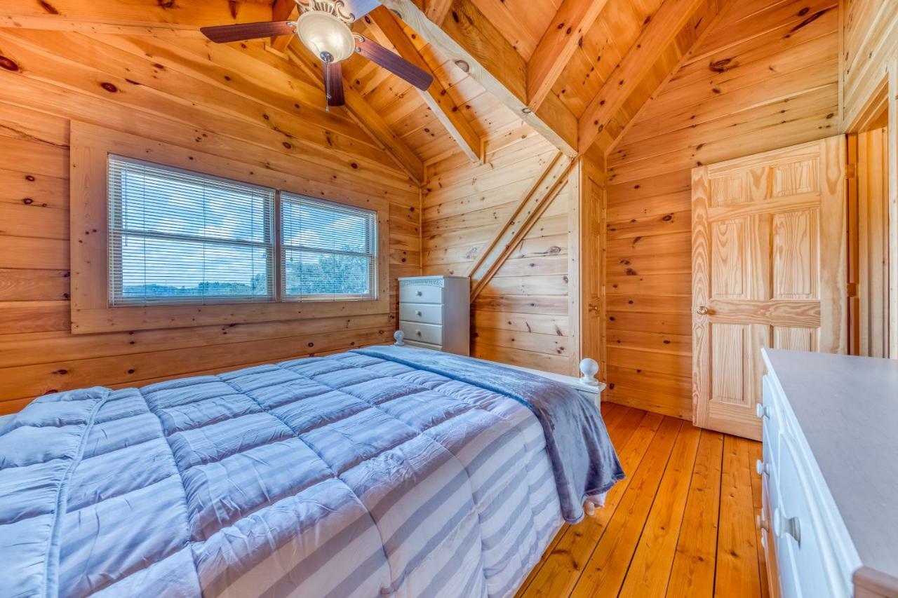 Majestic Lakefront Lodge 塞维尔维尔 外观 照片